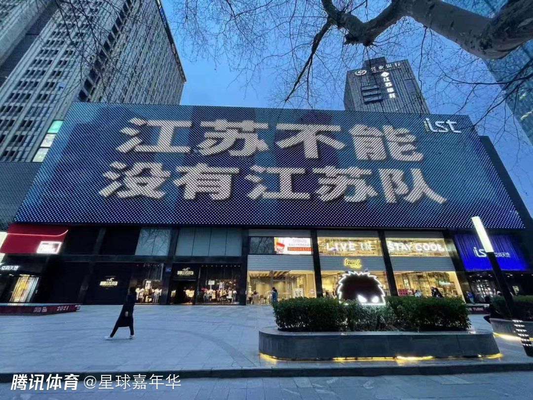 初窥门道：导演王挺首触鉴宝师王刚，收到三个字;不开门初吻品牌为这部电影提供了强大的支持和鼓励